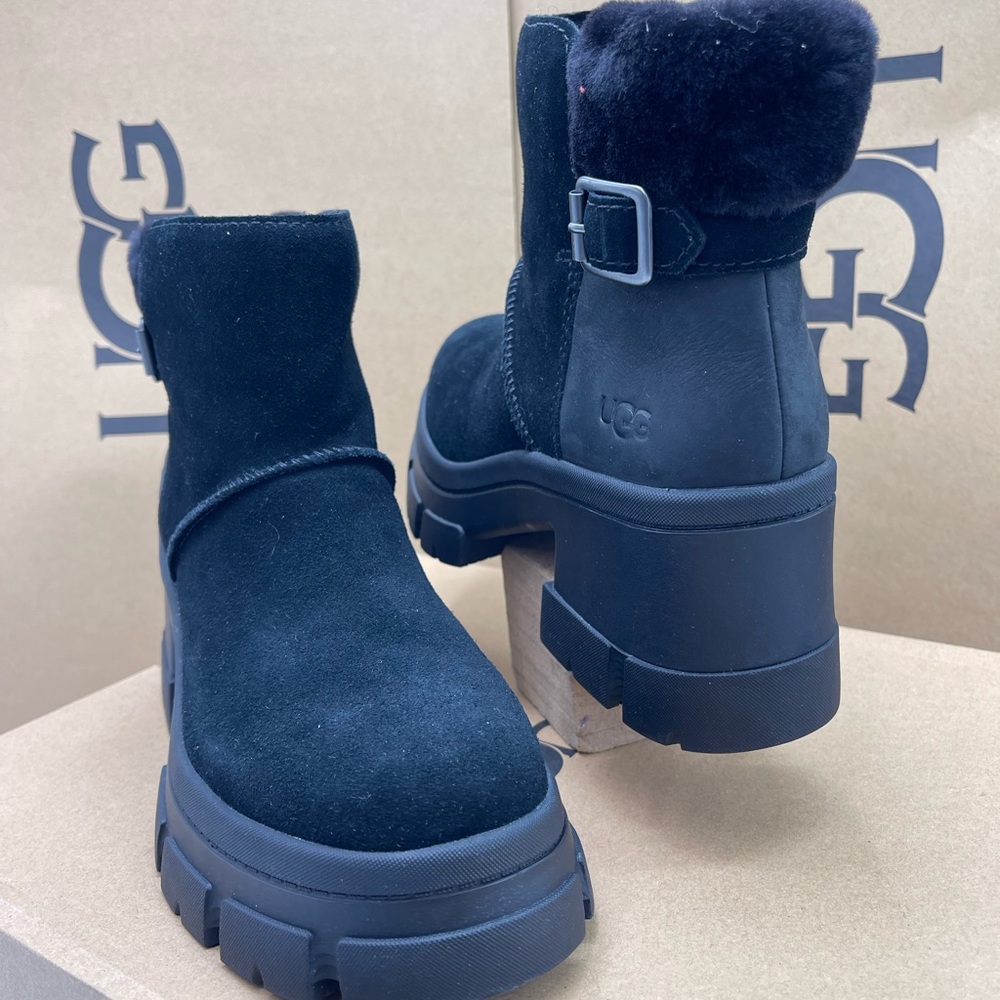 UGG Women's
W/ 1174490
W BROOKLYN BUCKLE PLATFORM HIGH HEELS BOOTS BLACK - Picture 6 of 16